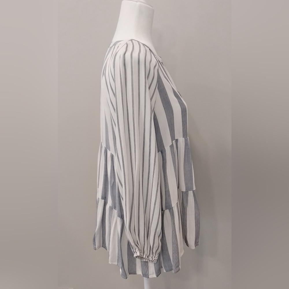 Staccato Gray and White peplum long sleeve v neck Blouse Size Small 100% Rayon - Picture 4 of 14